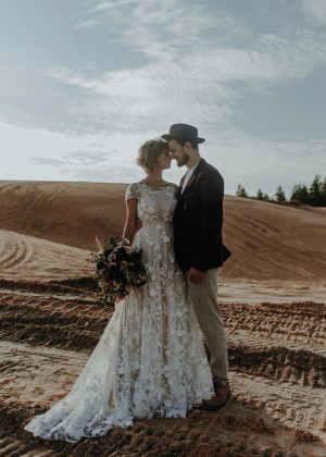 Cap Sleeves Ivory Lace Tulle V Back Outdoor Wedding Dress